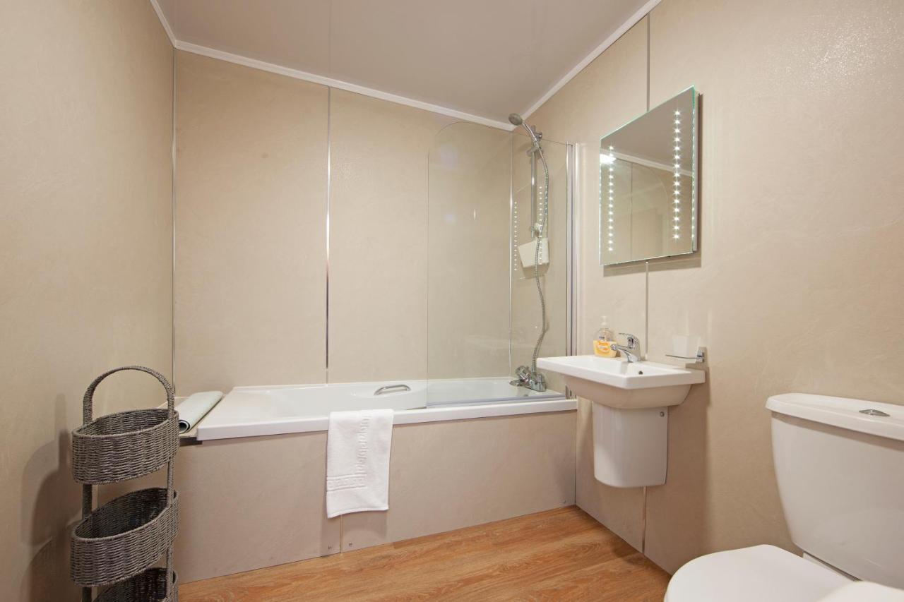 Esplanade Court Holiday Apartments Оубън Екстериор снимка