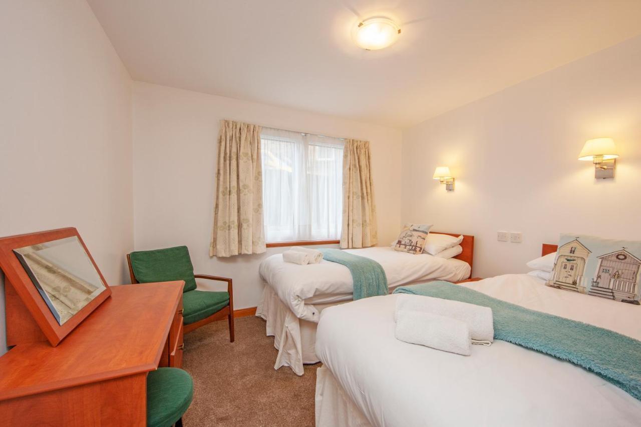 Esplanade Court Holiday Apartments Оубън Екстериор снимка